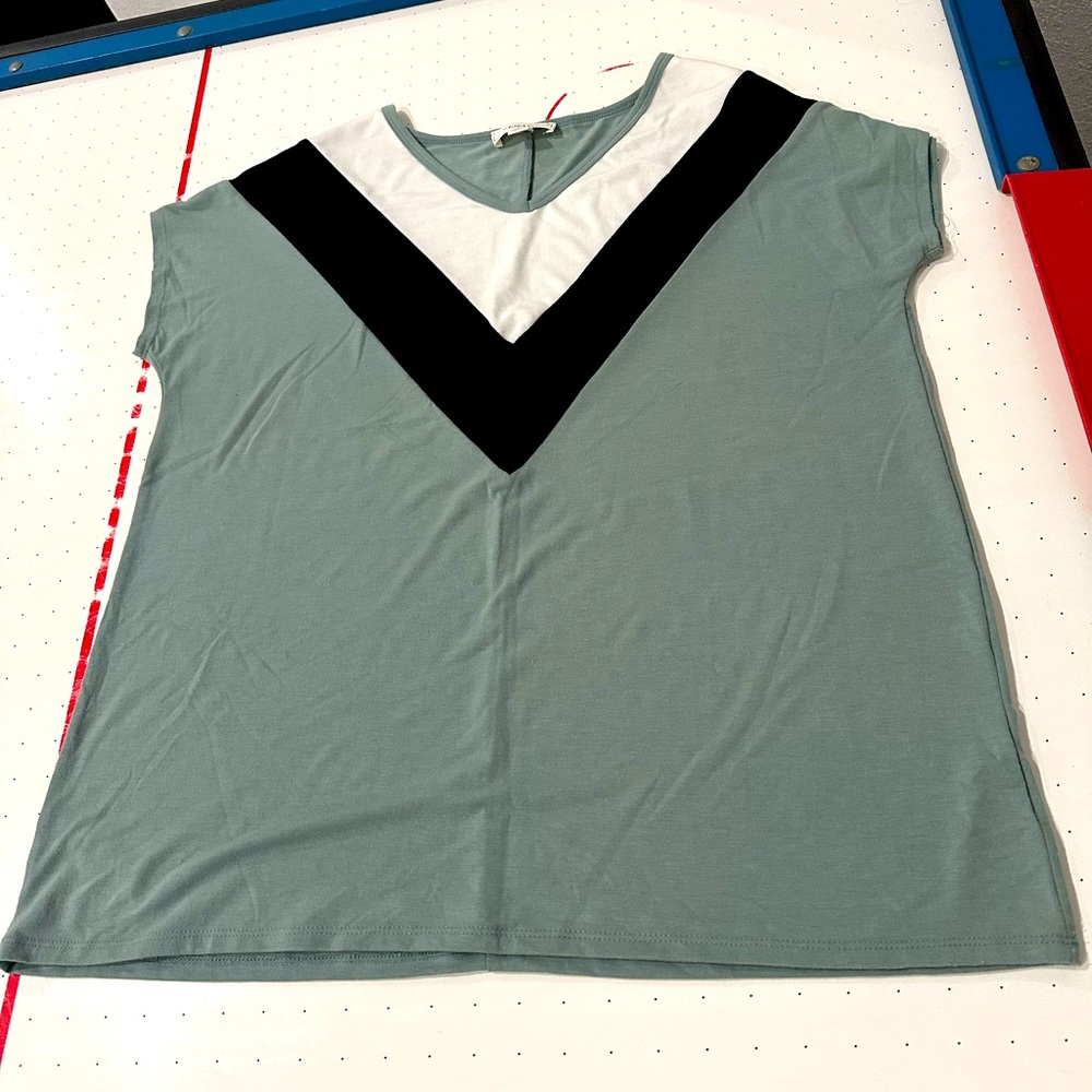 Women’s XL Zenana short sleeve dress shirt